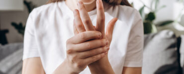 woman hand pain