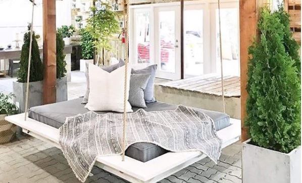 Diy This Cool Outdoor Hanging Bed, Hanging Outdoor Bed