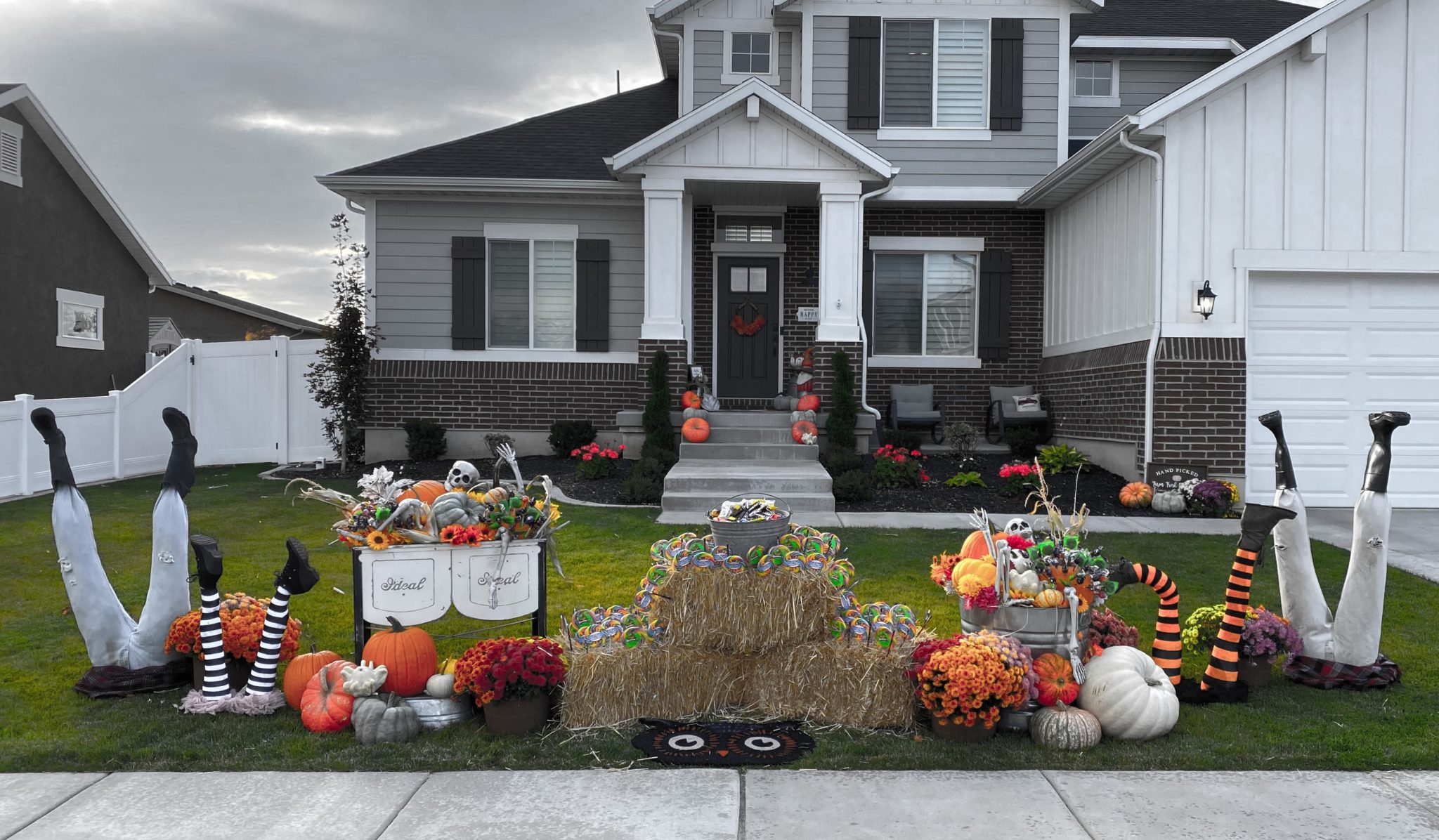 Make a candy land in your yard! 3 fun ways to dress up the Halloween ...