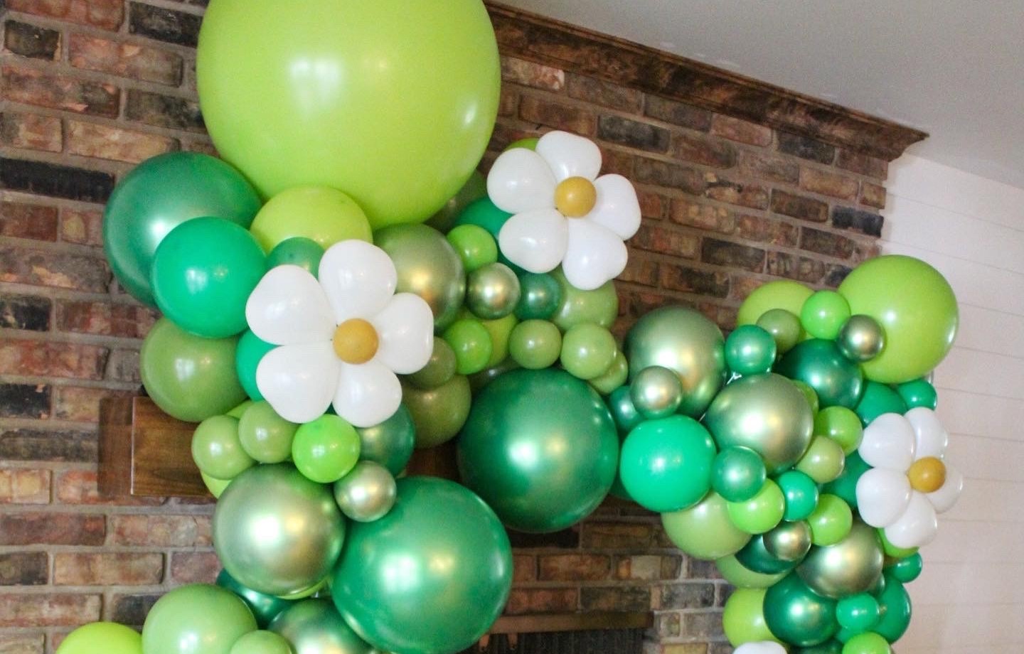 Make Your Own Flower Shaped Balloons