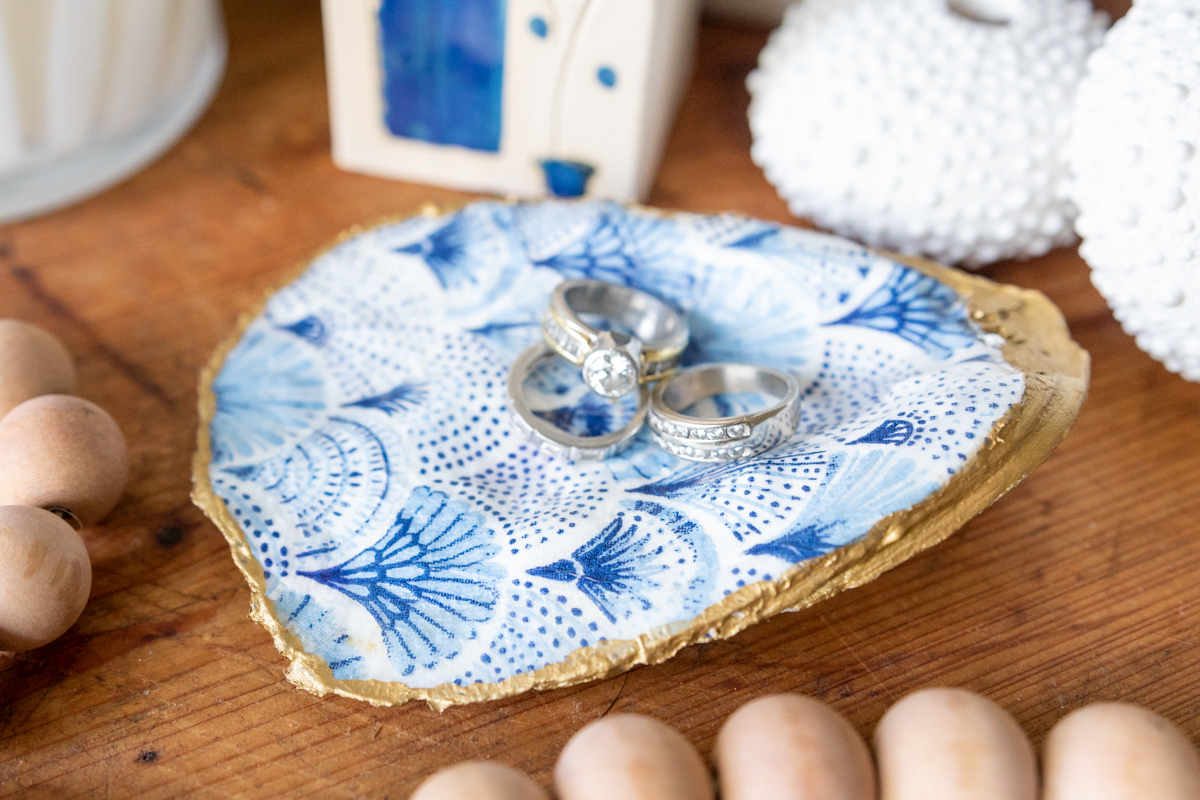 Make a pretty sea shell trinket dish! The simple way to turn that ocean  piece into décor