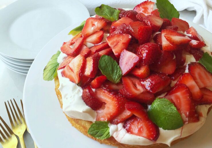 strawberry shortbread cake