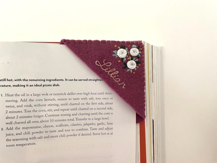 These cute corner bookmarks are an easy sew! Make one for you and a ...