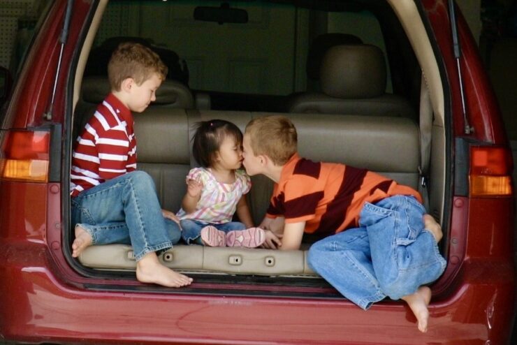 document relationships - kids in car