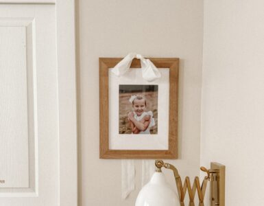 decorating rut - picture frame with bow