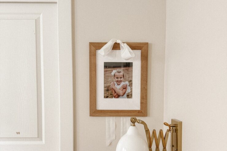 decorating rut - picture frame with bow
