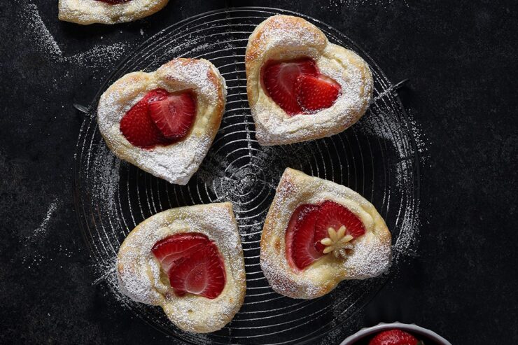 strawberry cream cheese puff pastry hearts